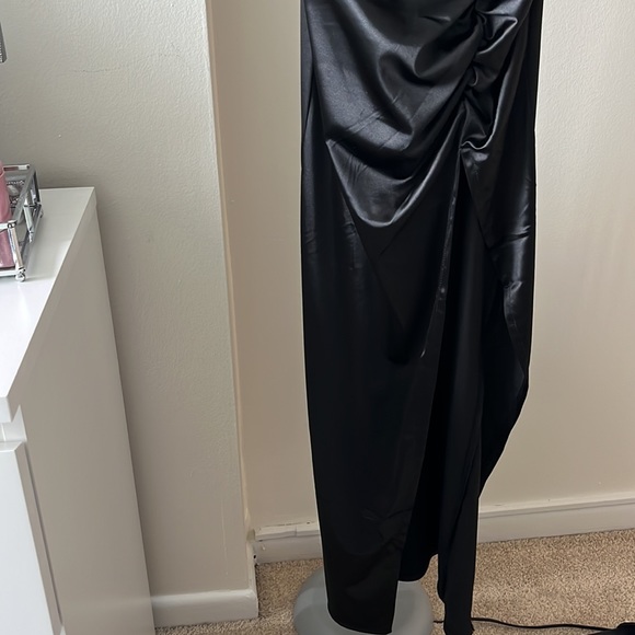 Black Dress - Picture 2 of 3